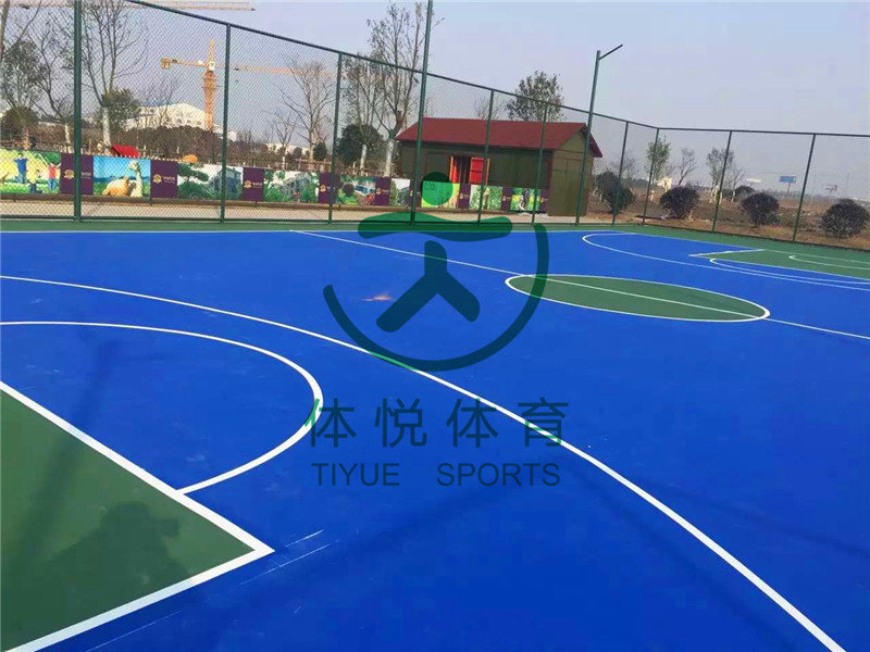球場施工:塑膠跑道建設(shè)有各種類型,其中預(yù)制型塑膠跑道和其他跑道都有什么區(qū)別呢? 球場施工:塑膠跑道建設(shè)有各種類型,其中預(yù)制型塑膠跑道和其他跑道都有什么區(qū)別呢?